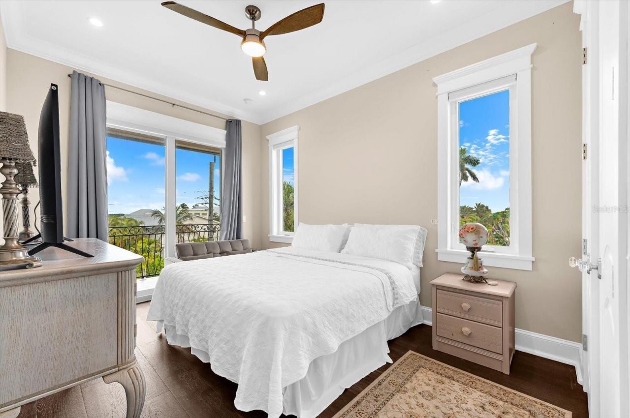 511 Bayview Drive, Holmes Beach, FL 34217 Photo