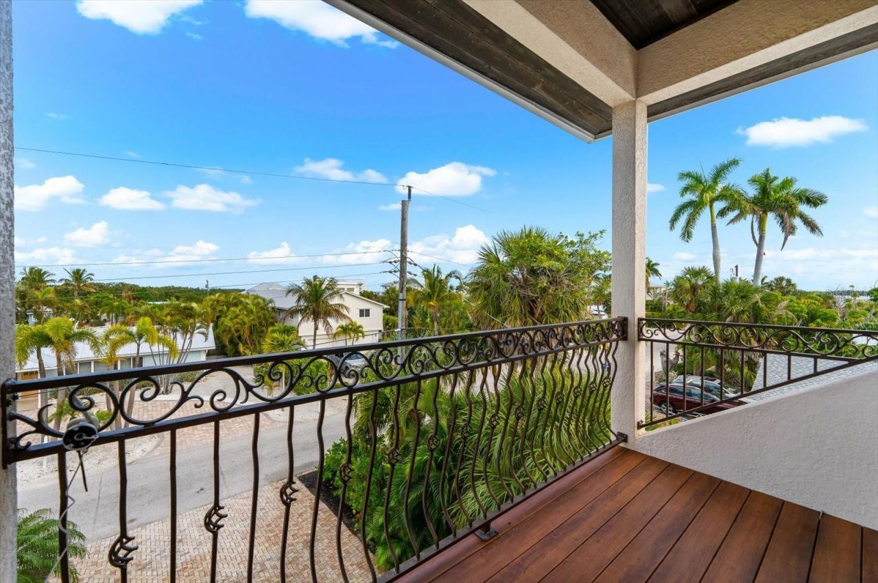 511 Bayview Drive, Holmes Beach, FL 34217 Photo