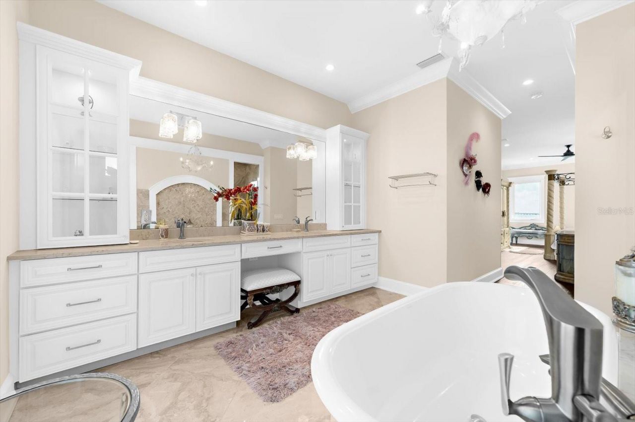 511 Bayview Drive, Holmes Beach, FL 34217 Photo