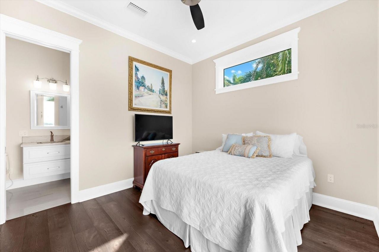 511 Bayview Drive, Holmes Beach, FL 34217 Photo