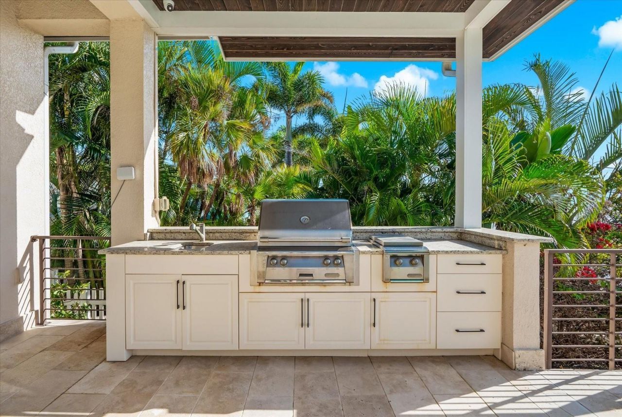 511 Bayview Drive, Holmes Beach, FL 34217 Photo