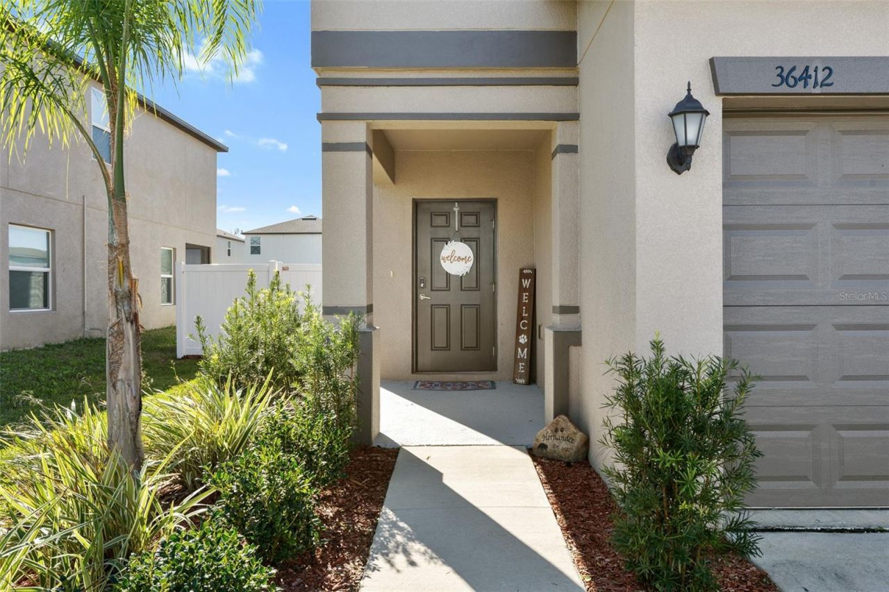 36412 Garden Wall Way, Zephyrhills, FL 33541 Photo