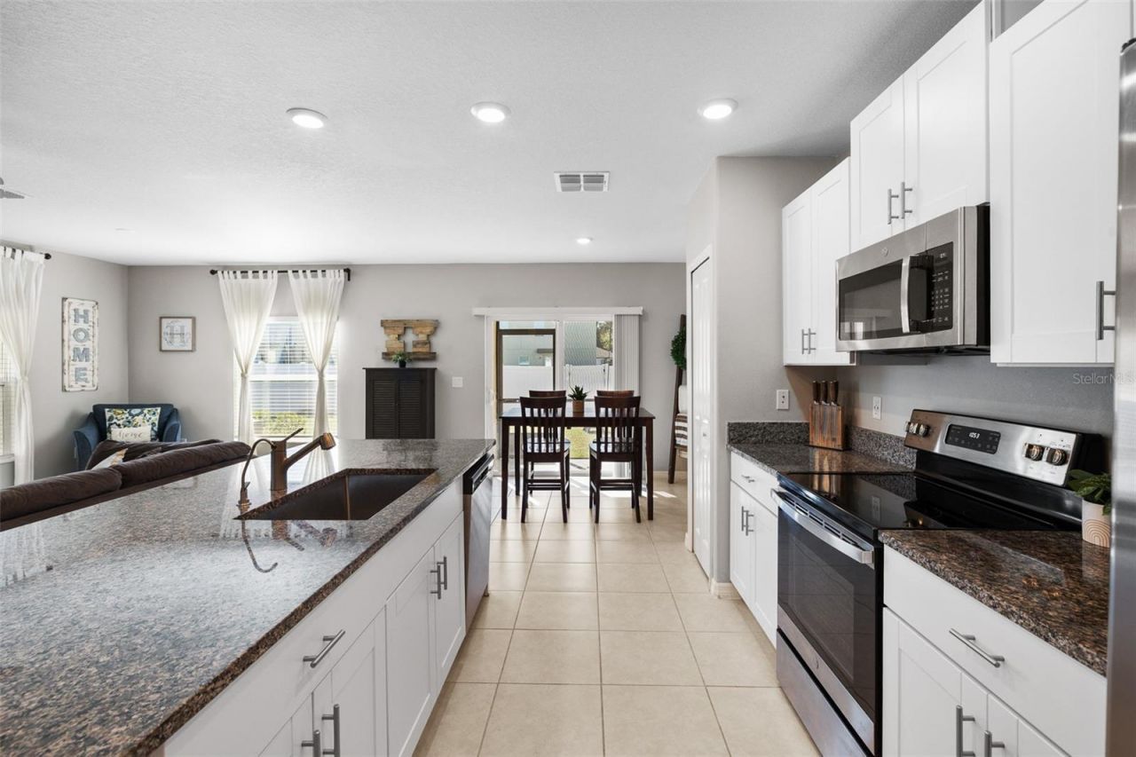 36412 Garden Wall Way, Zephyrhills, FL 33541 Photo