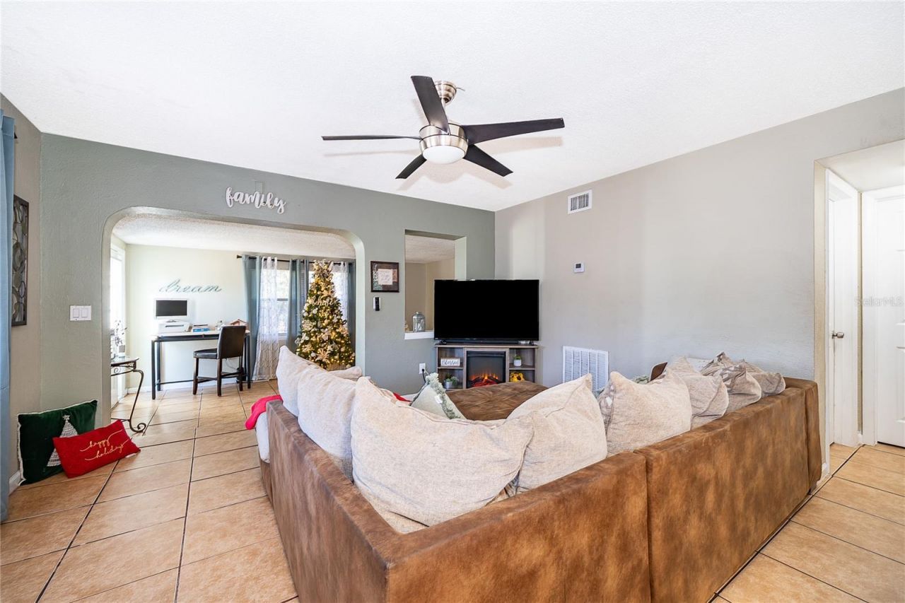 944 Halstead Street, Deltona, FL 32725 Photo