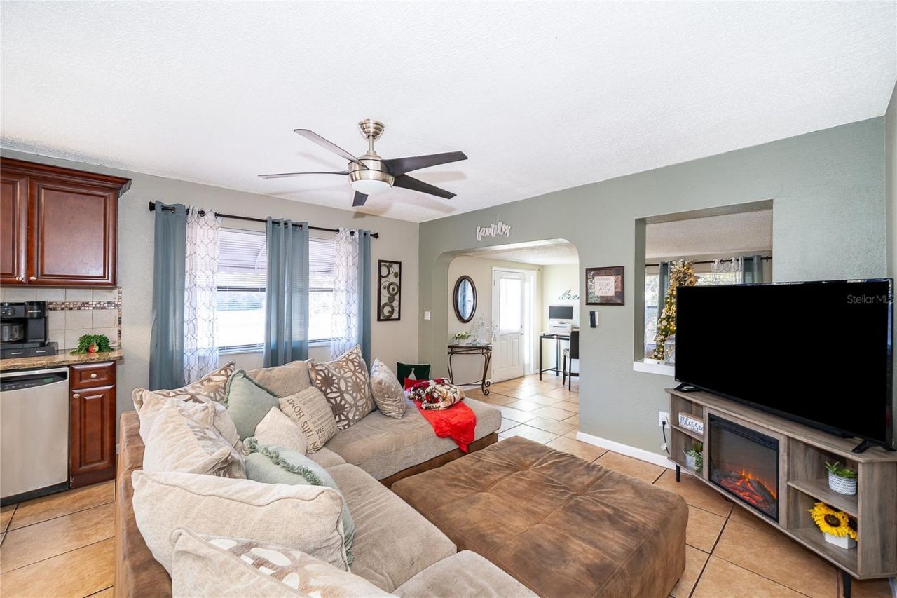 944 Halstead Street, Deltona, FL 32725 Photo