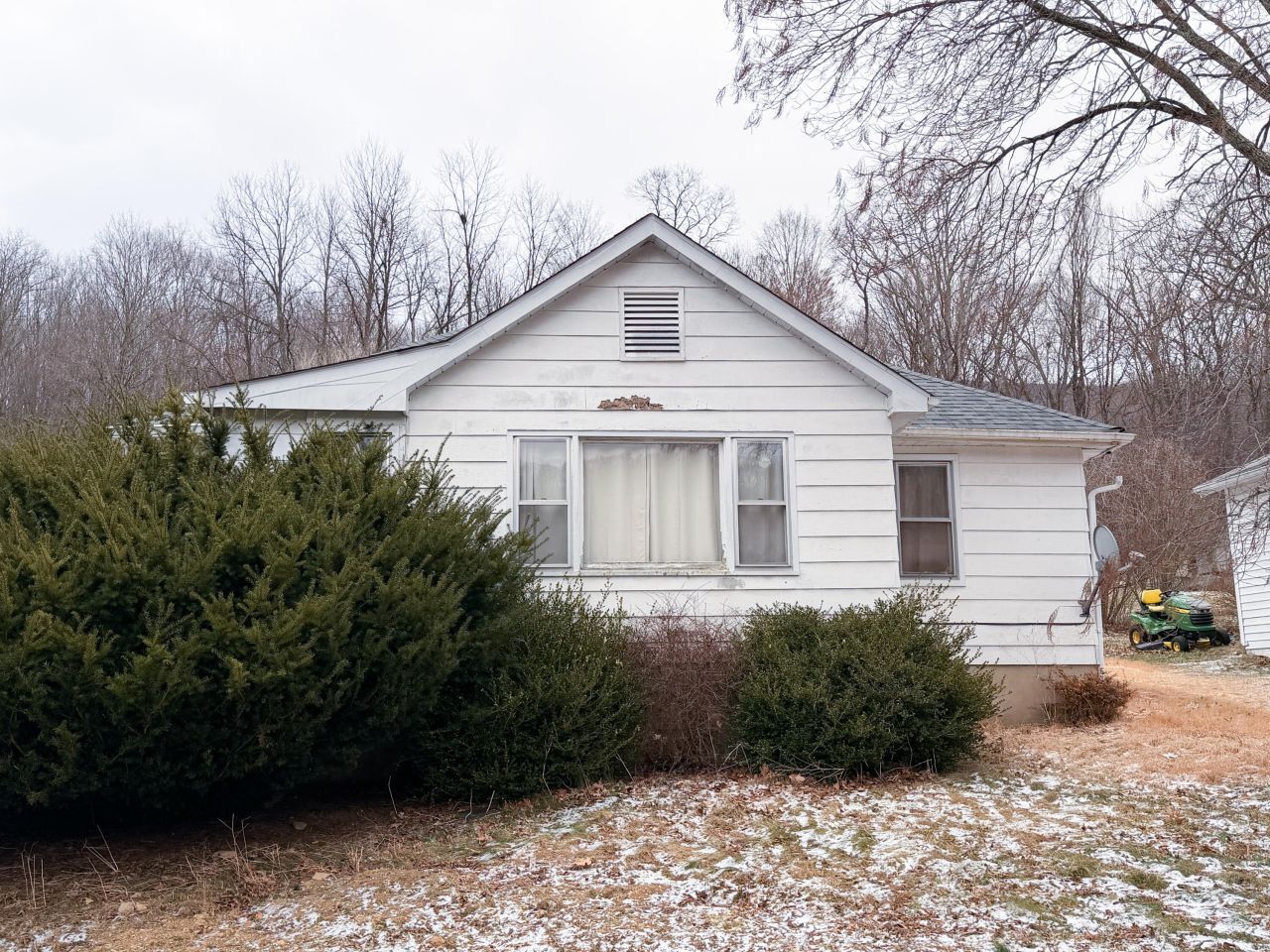 25 Doe Valley Trl, Hot Springs, VA 24445 Main Photo