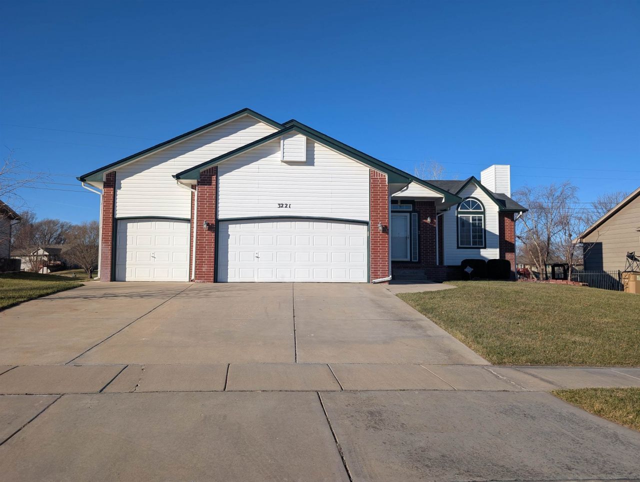 3221 N Forest Ridge St, Wichita, KS 67205 Main Photo