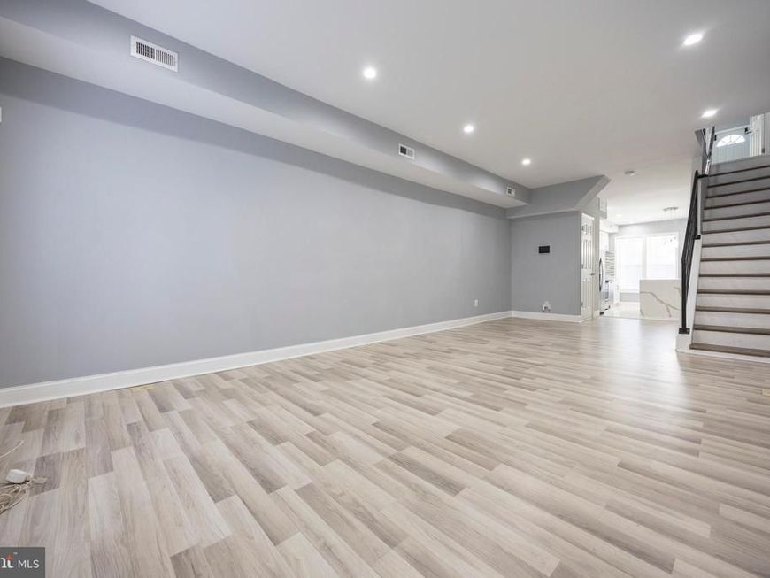 10 N Ellwood Avenue, Baltimore, MD 21224 Main Photo