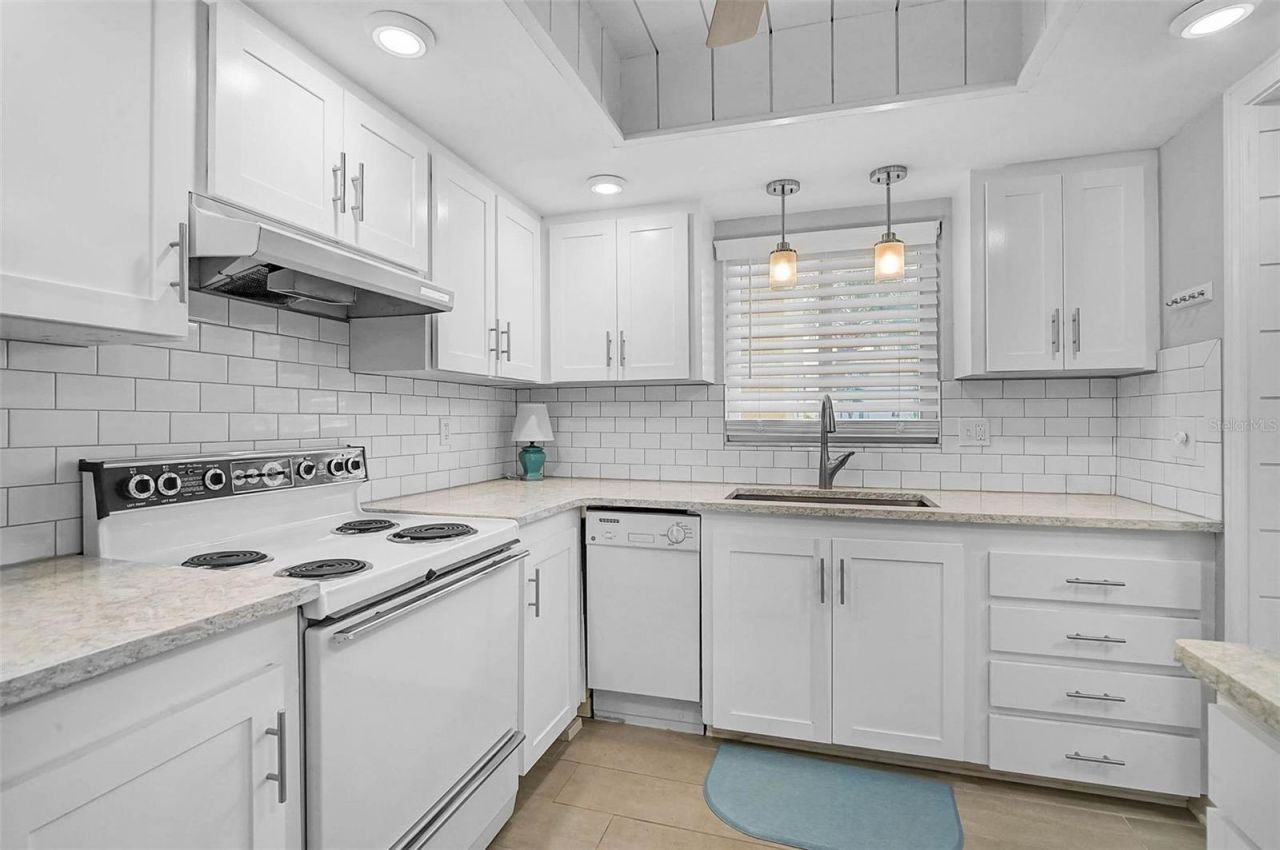 3585 Lake Bayshore Drive, Unit J-301, Bradenton, FL 34205 Photo