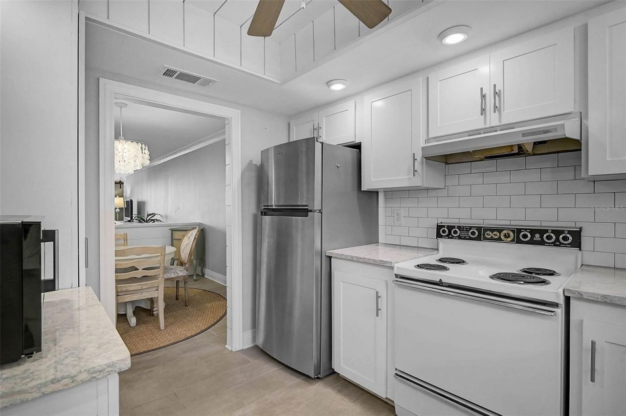 3585 Lake Bayshore Drive, Unit J-301, Bradenton, FL 34205 Photo