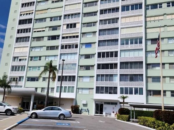 31 ISLAND WAY, Unit 303, CLEARWATER BEACH, FL 33767