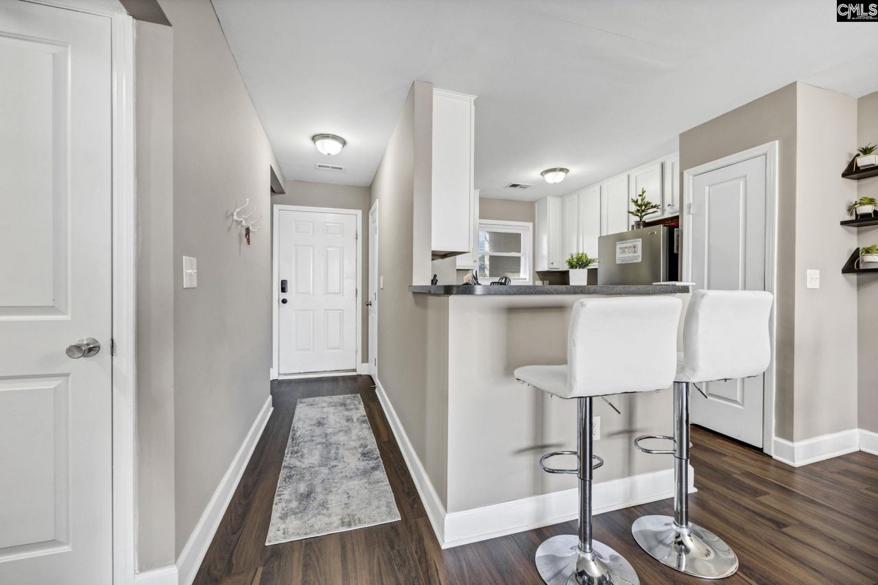 226 Edgewater Lane  Photo 4