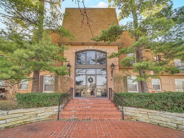 1220 Park Avenue W, Unit 134, Highland Park, IL 60035