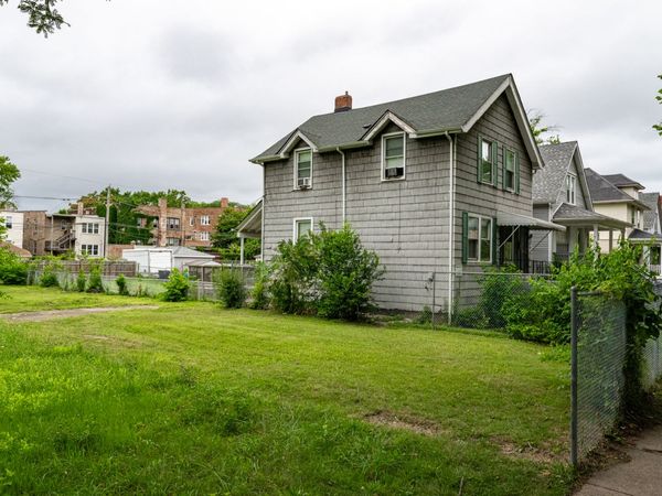 7826 S Marquette Avenue, Chicago, IL 60649