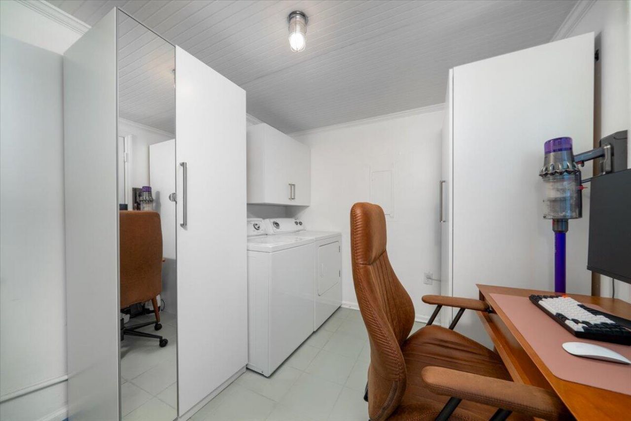 958 Fowler Court Photo 16