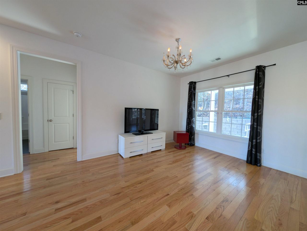 104 Fallen Oak Drive Photo 9