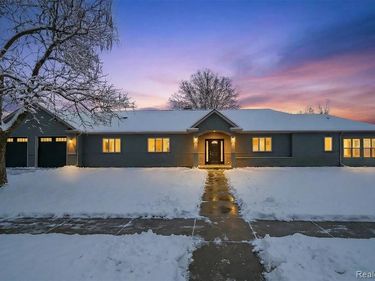 21527 Parke Lane, Grosse Ile Twp, MI 48138