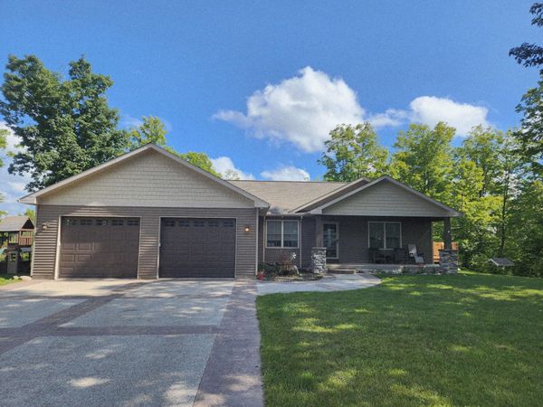 18274 200th Avenue, Leroy, MI 49655
