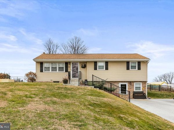 25 HEMLER DRIVE, HANOVER, PA 17331