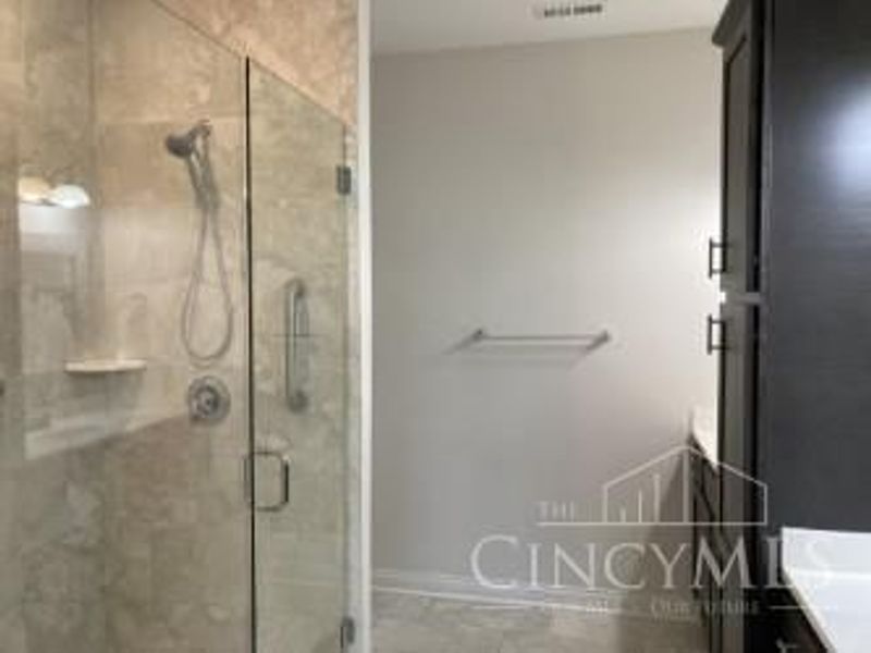 516 Salzberg Lane, Springdale, OH 45246 Photo 12