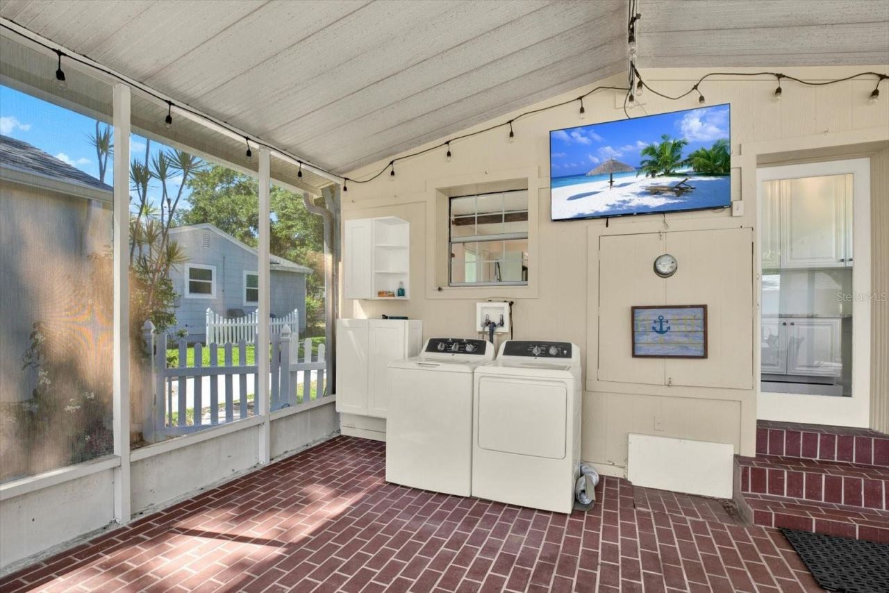 734 37th Avenue N, Saint Petersburg, FL 33704 Photo