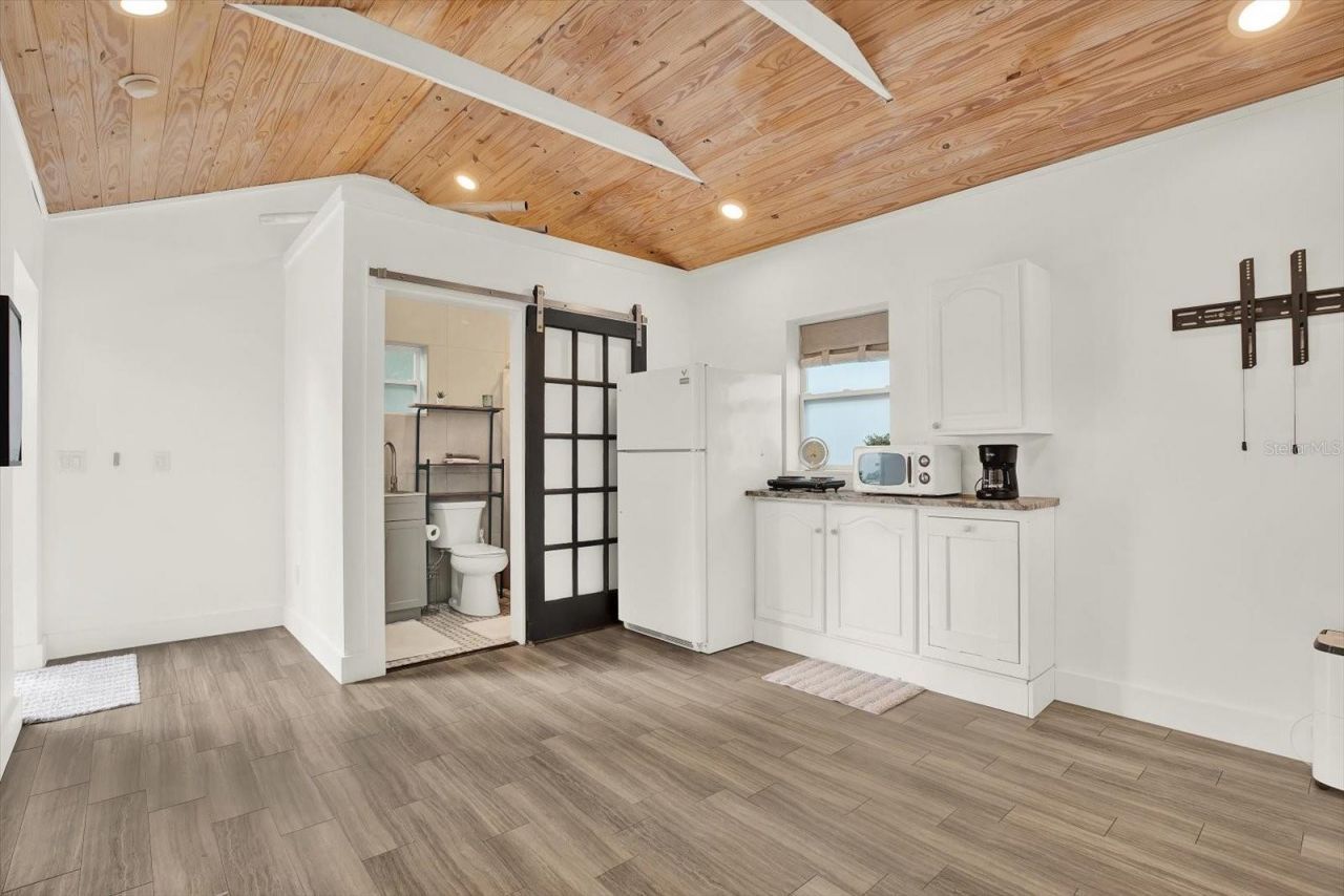 734 37th Avenue N, Saint Petersburg, FL 33704 Photo