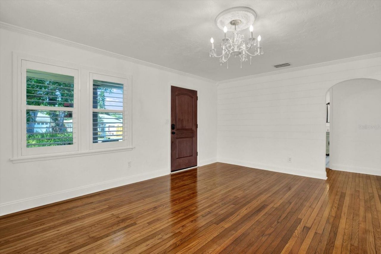 734 37th Avenue N, Saint Petersburg, FL 33704 Photo