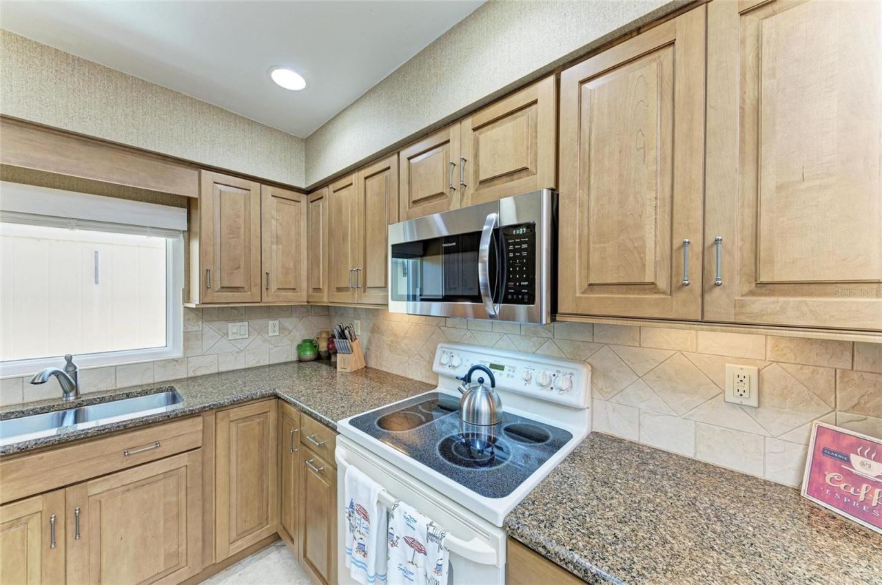 7615 4th Avenue W, Unit 7615, Bradenton, FL 34209 Photo