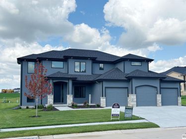 21814 Parkview Drive, Gretna, NE 68028