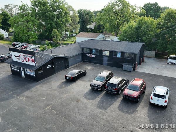 2960 Division Avenue S, Grand Rapids, MI 49548