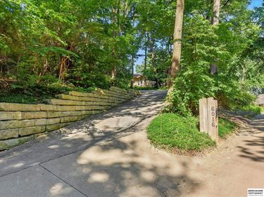 6016 Country Club Oaks Place, Omaha, NE 68152