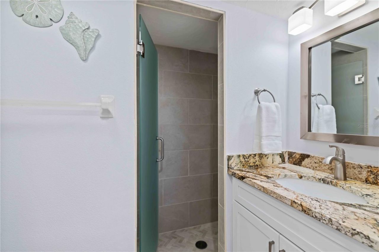 5260 Gulf Of Mexico Drive, Unit 401, Longboat Key, FL 34228 Photo