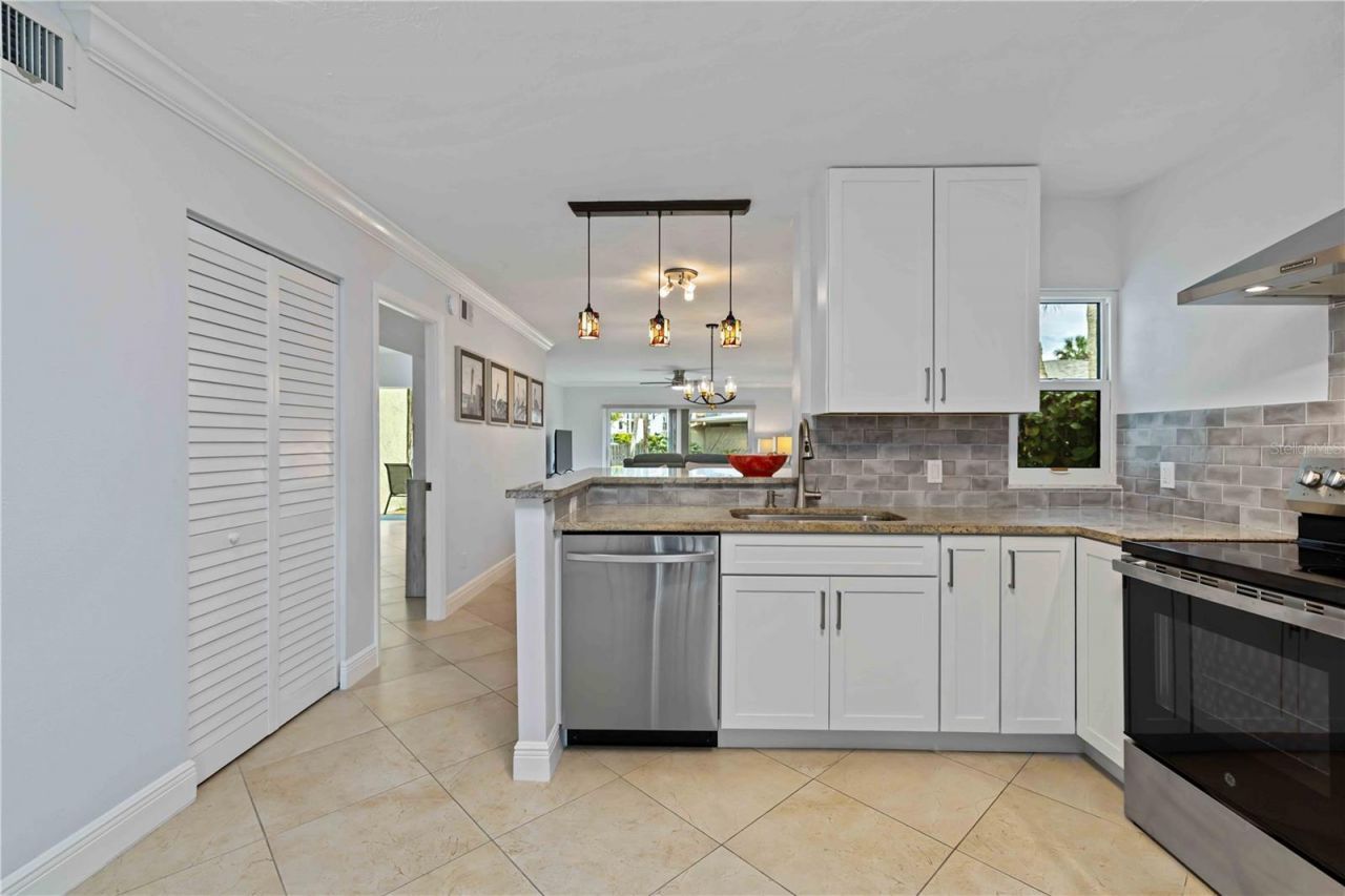 5260 Gulf Of Mexico Drive, Unit 401, Longboat Key, FL 34228 Photo