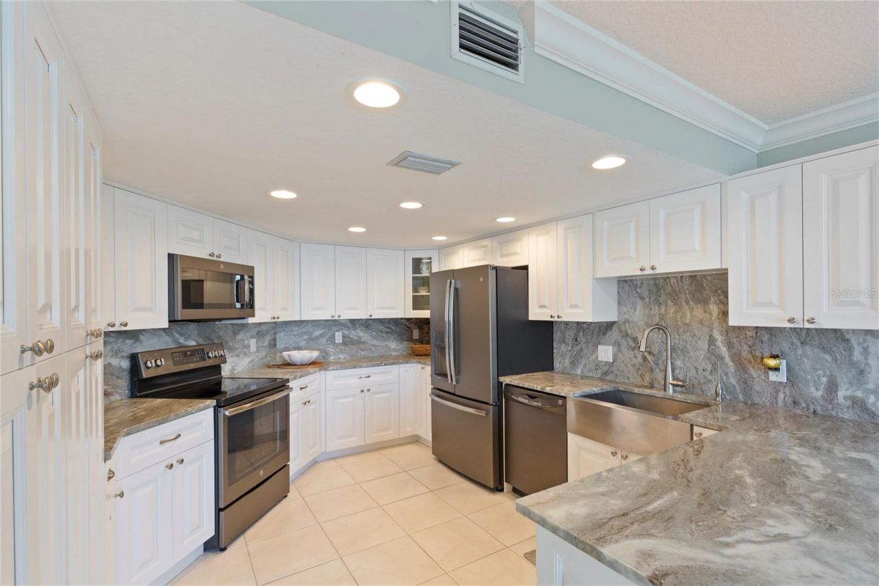 736 Island Way, Unit 406, Clearwater, FL 33767 Photo