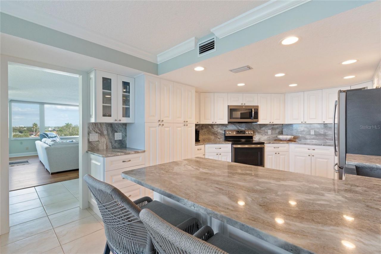 736 Island Way, Unit 406, Clearwater, FL 33767 Photo