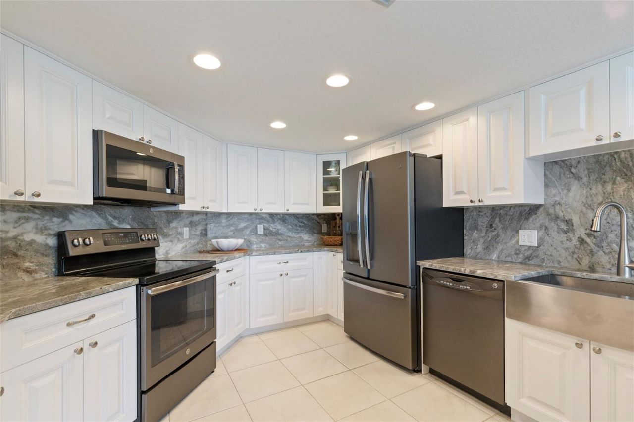 736 Island Way, Unit 406, Clearwater, FL 33767 Photo
