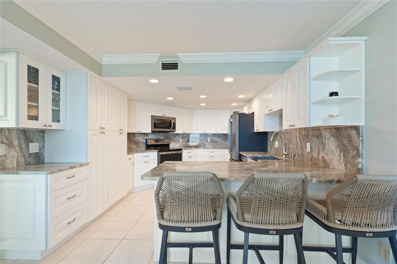 736 Island Way, Unit 406, Clearwater, FL 33767 Photo