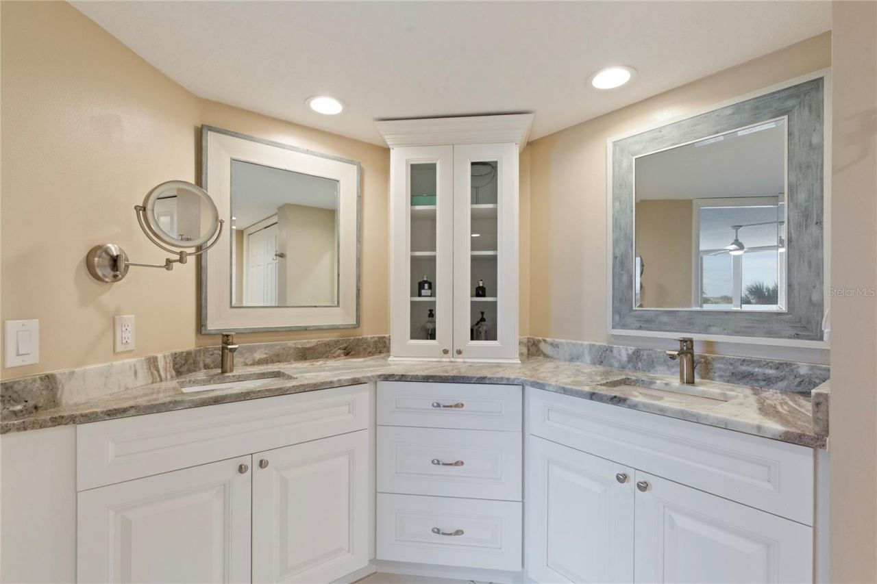736 Island Way, Unit 406, Clearwater, FL 33767 Photo