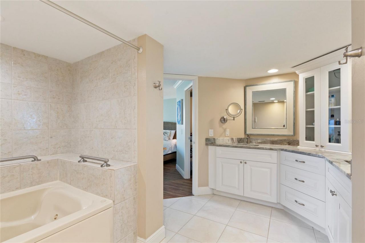 736 Island Way, Unit 406, Clearwater, FL 33767 Photo