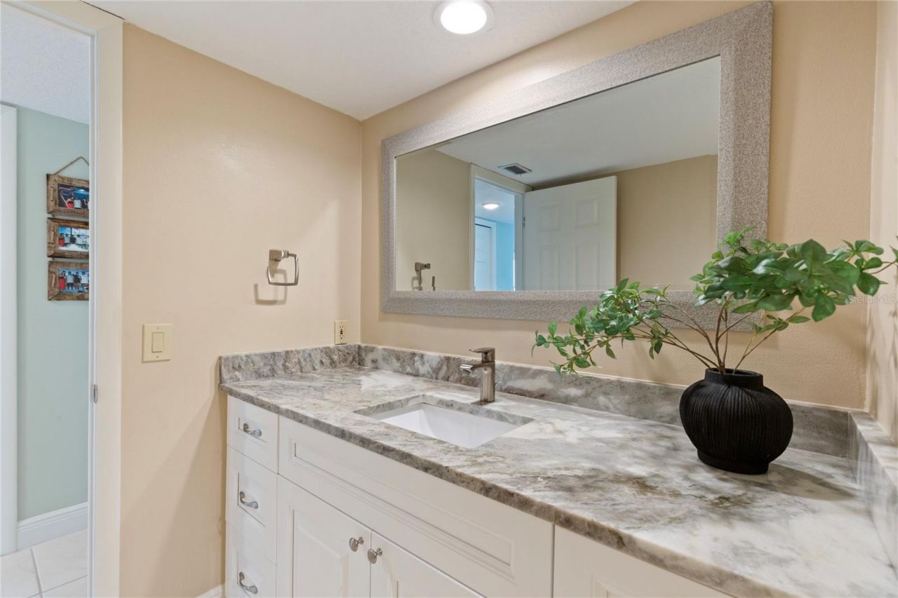 736 Island Way, Unit 406, Clearwater, FL 33767 Photo