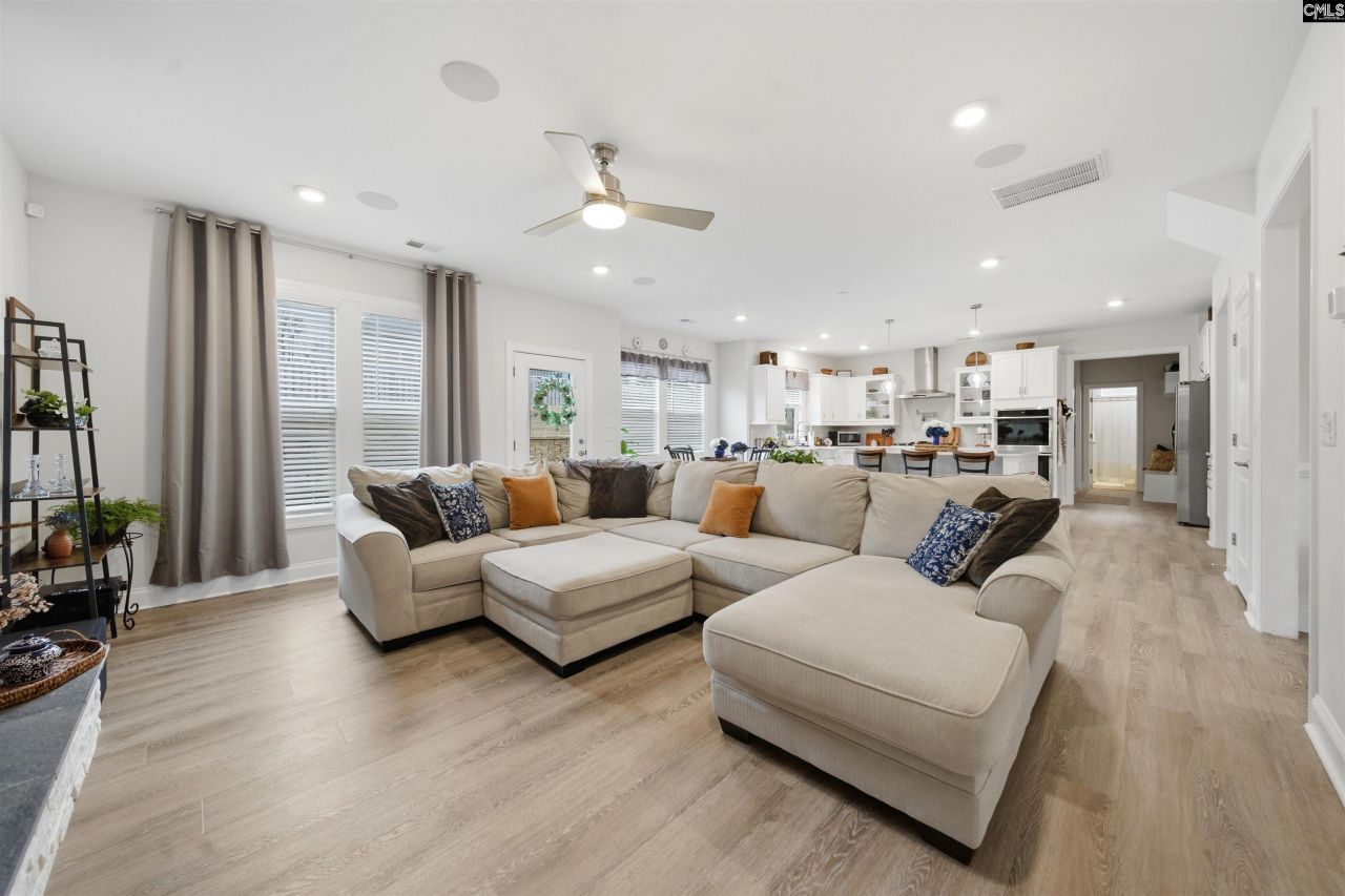 527 Radnor Hunt Court Photo 16