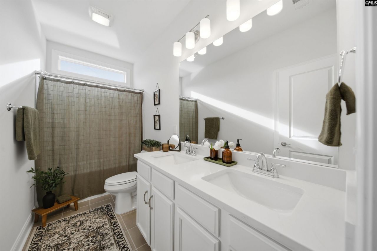 527 Radnor Hunt Court Photo 33