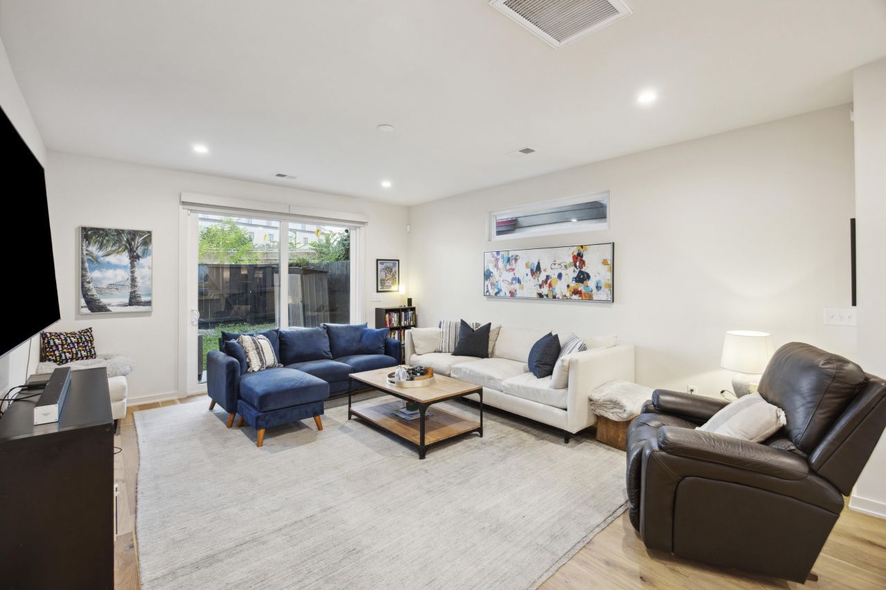 14 F Street Photo 12