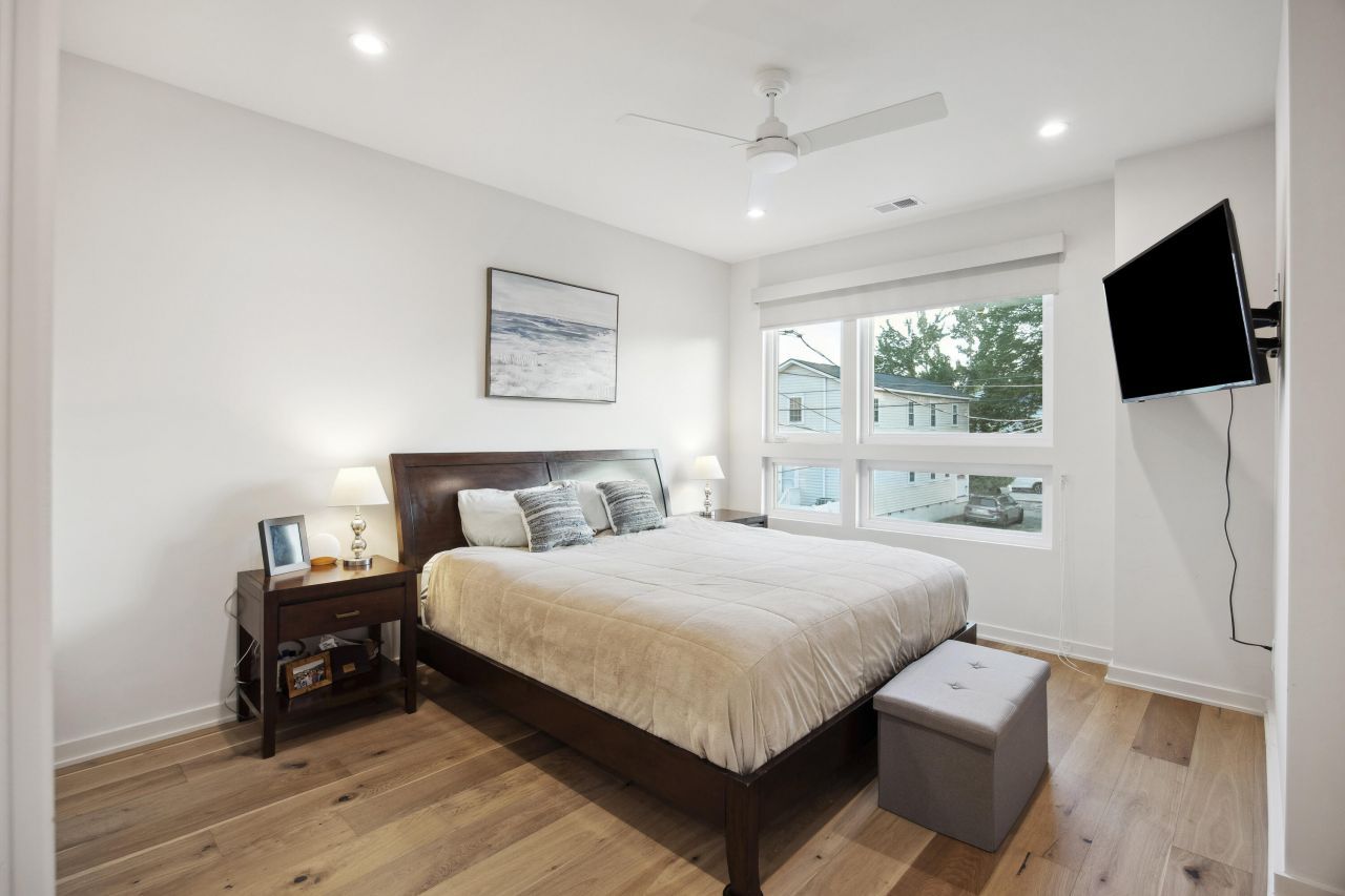 14 F Street Photo 15