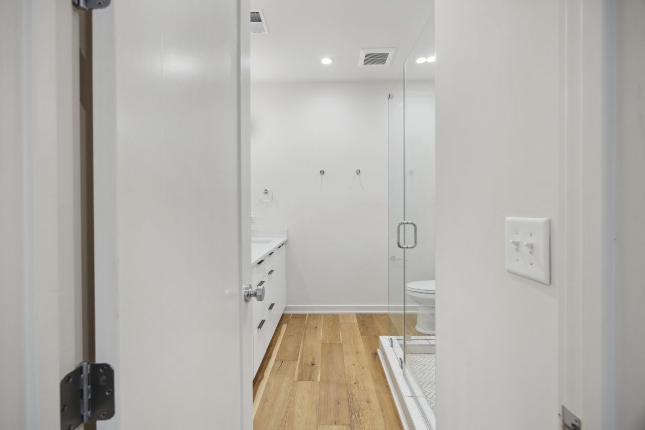 14 F Street Photo 18