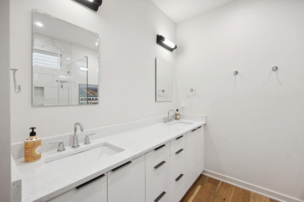 14 F Street Photo 19