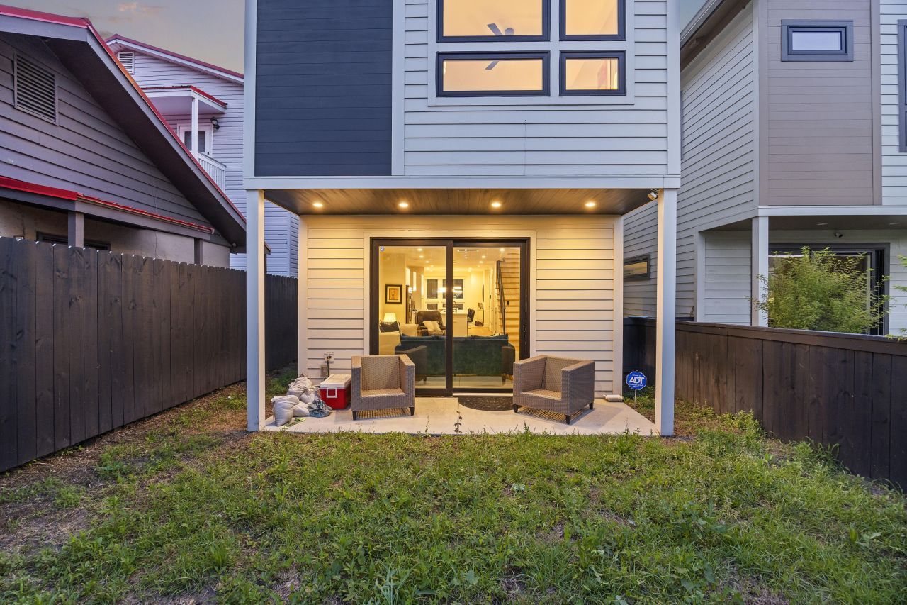 14 F Street Photo 33