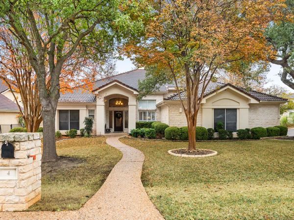 4 TIBURON DR, The Hills, TX 78738