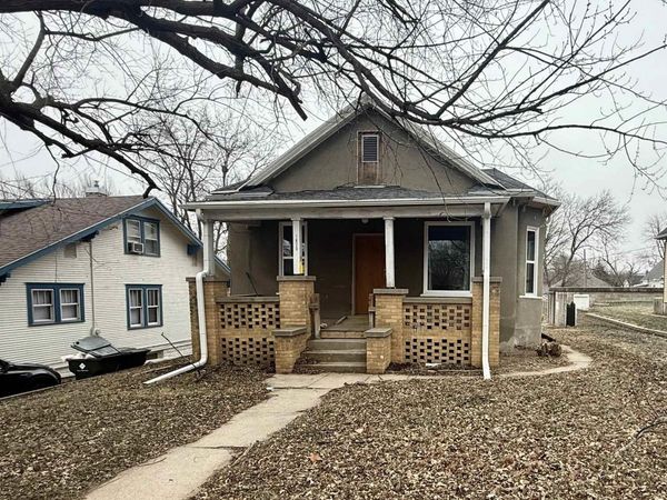 1820 S Nicollet, Sioux City, IA 51106