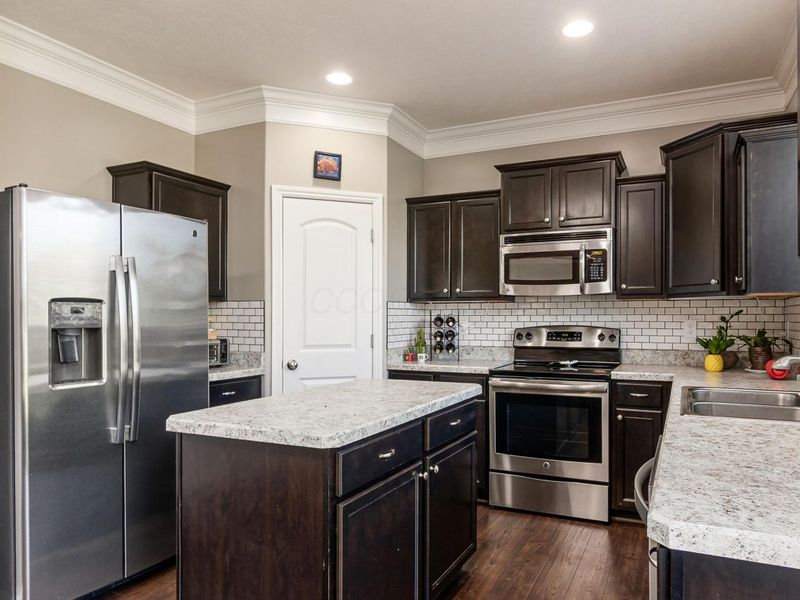 618 Sandhill Court, Delaware, OH 43015 Photo 12